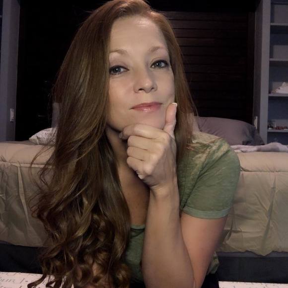 Meet your Poshers, Jennifer & Sarah - Picture 2 of 2